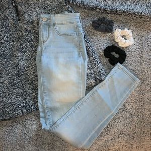Light wash jeggings 🤩